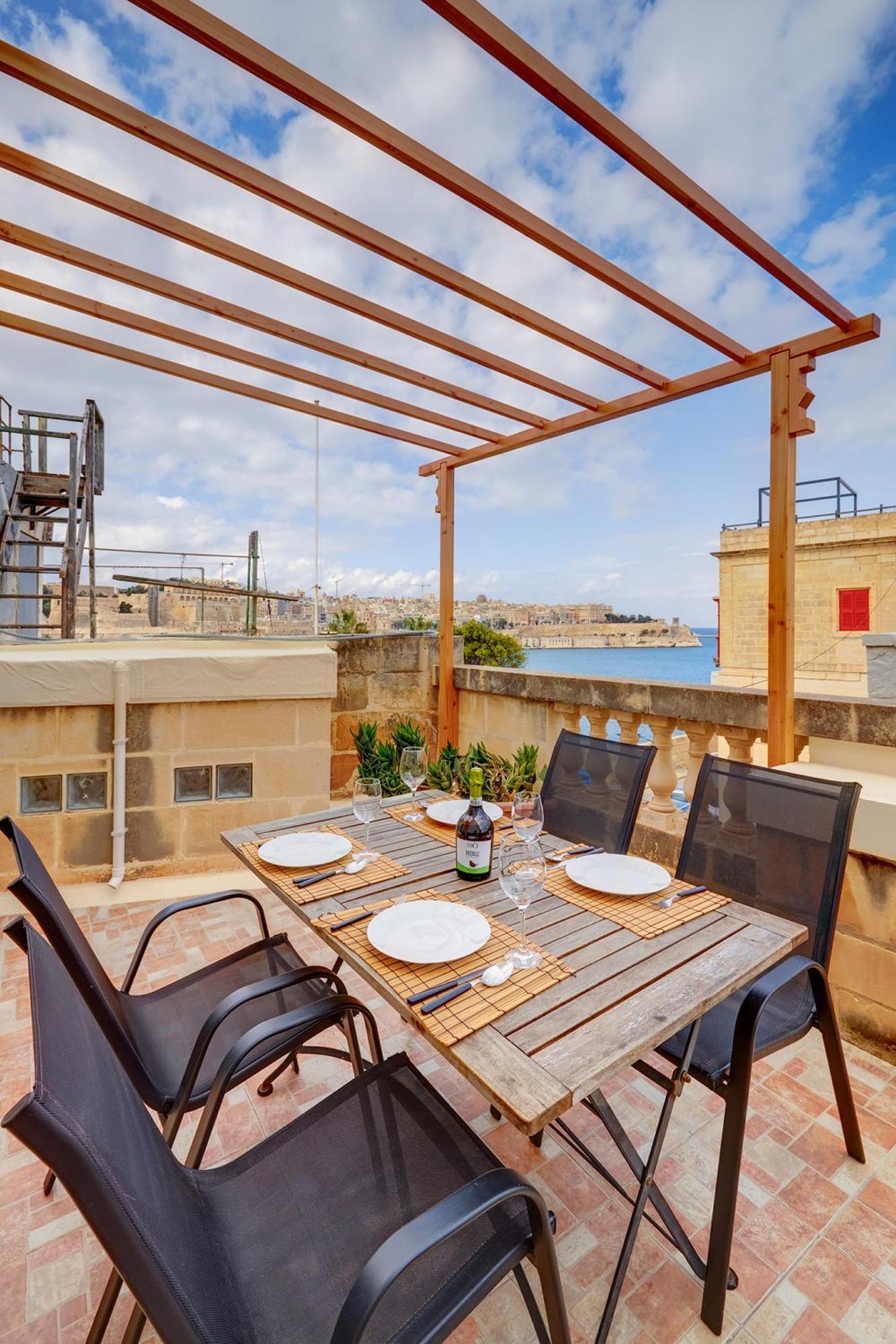 Traditional Maltese Townhouse, Roof Terrace And Views 센글리아 외부 사진