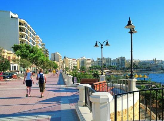 Traditional Maltese Townhouse, Roof Terrace And Views 센글리아 외부 사진
